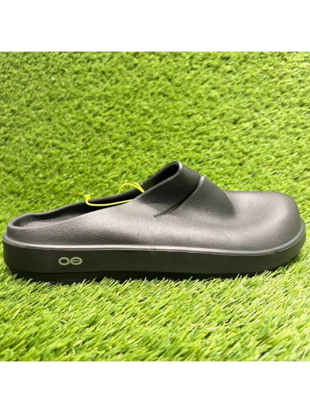 OOFOS OOcloog Clog Mens Size 8 Black Beach Outdoor Slip On Recovery Sandals
